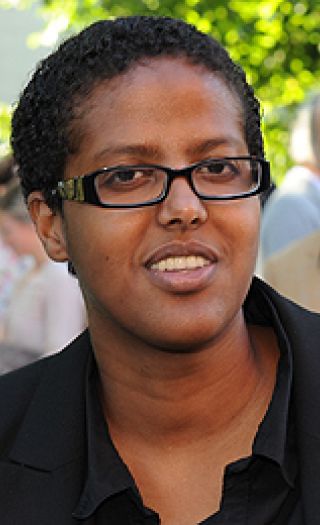 Amal Aden: «Islam er ikke farlig i det hele tatt, men religionen blir misbrukt.» Folkeakademiet har engasjert denne muslimen som foredragsholder - hun reiser nå rundt i Norges land og orienterer om «Det nye Norge». Den 9. september holder hun sitt foredrag i Kristiansand.