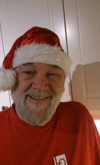 Bad Santa; Raymond Marthinsen er en nisse som vil gi bort sine etterkommeres fremtid. Det har han ingen rett til!