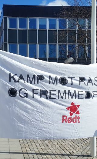 Rødt markerte kamp mot rasisme og fremmedfrykt. At islam er den mest rasistiske ideologi i verden – etter det nyrasistiske begrepsapparat – har nok gått dem hus forbi.