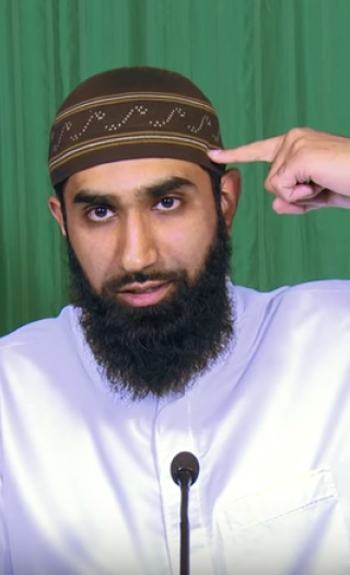 Qureshi parkerte Skogens lekeislam.