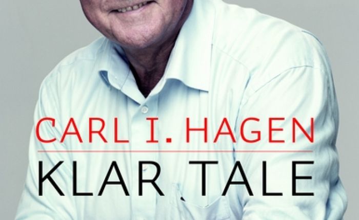 Carl I. Hagen smiler på bildet, men ikke i dagens situasjon. Han er trolig fortvilet over at hans gamle parti har gjort innvandringen til nesten en ikke-sak i valgkampen