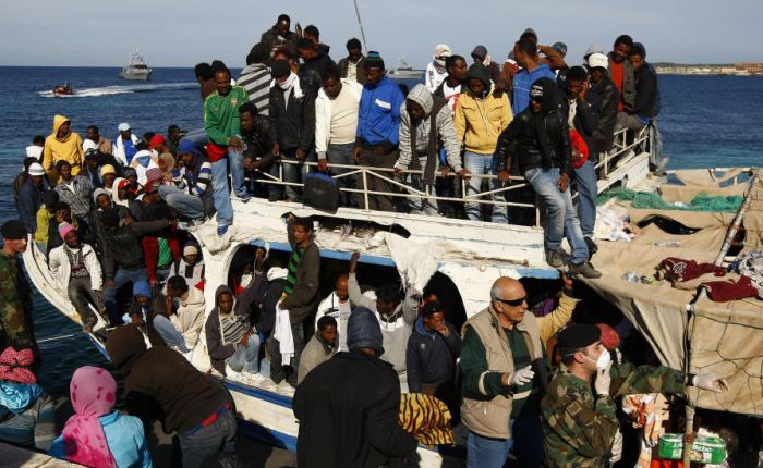 Menneskestrømmene fra de islamske utbombede ruinene er et resultat av den evige pågående borgerkrigen mellom muslimske grupperinger.