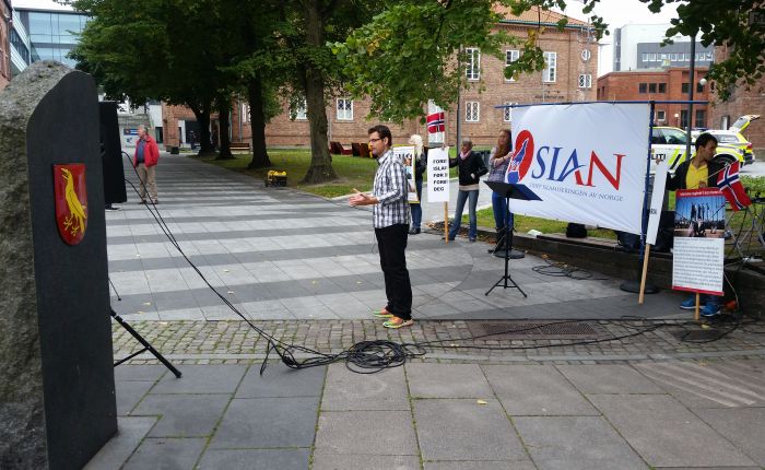 Mossekråka ønsket velkommen. Det gjorde ikke alle mossingene.
