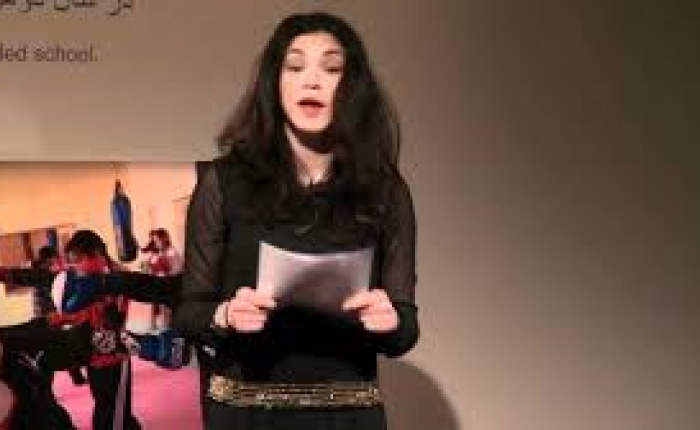 Ayesha Wolasmal vil ikke hele tiden stå frem og ta avstand fra islamsk terror.